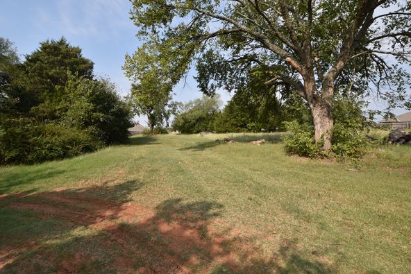 Crume: 3421 S Division St, Guthrie, OK 73044